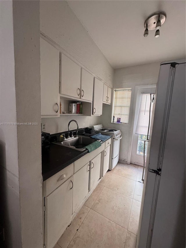 5 of 6 - 635 8th St 103, Miami Beach, FL