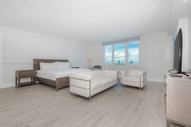4 of 25 - 2301 Collins Ave 1531, Miami Beach, FL