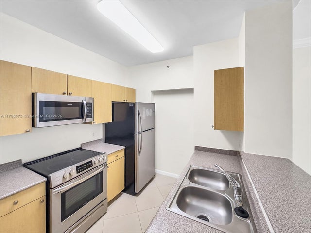 5 of 32 - 1900 Van Buren St 105b, Hollywood, FL