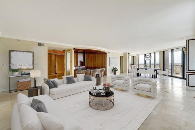 1 of 93 - 19667 Turnberry Way 16gr, Aventura, FL