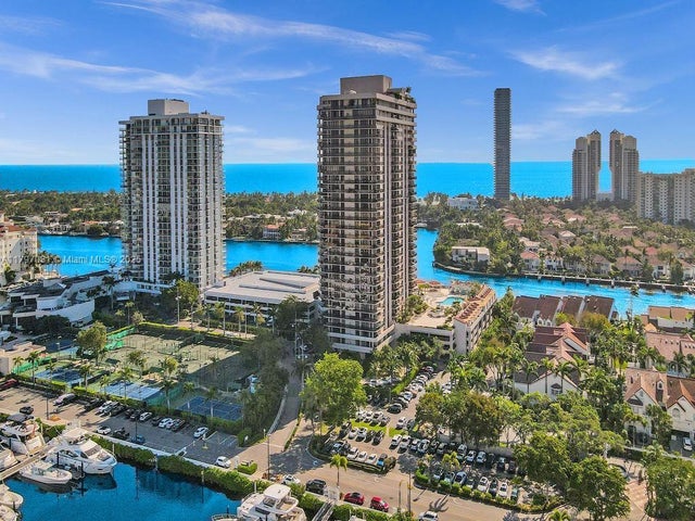 4 of 93 - 19667 Turnberry Way 16gr, Aventura, FL
