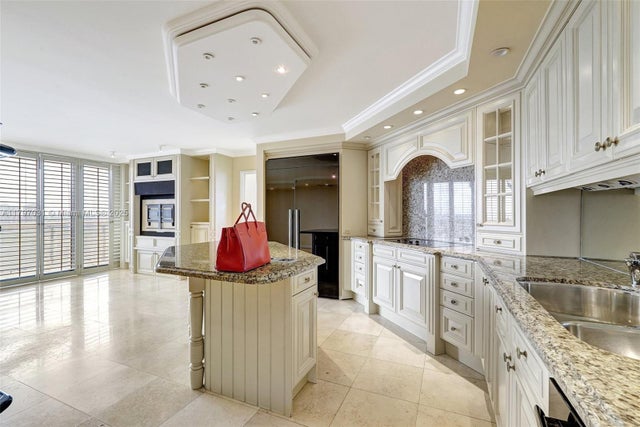 5 of 93 - 19667 Turnberry Way 16gr, Aventura, FL