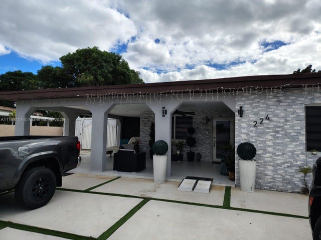 2 of 14 - 224 E 42nd St, Hialeah, FL