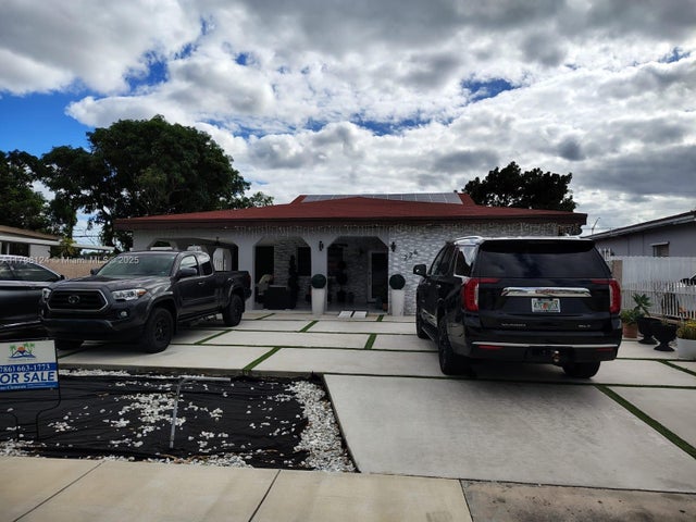 3 of 14 - 224 E 42nd St, Hialeah, FL