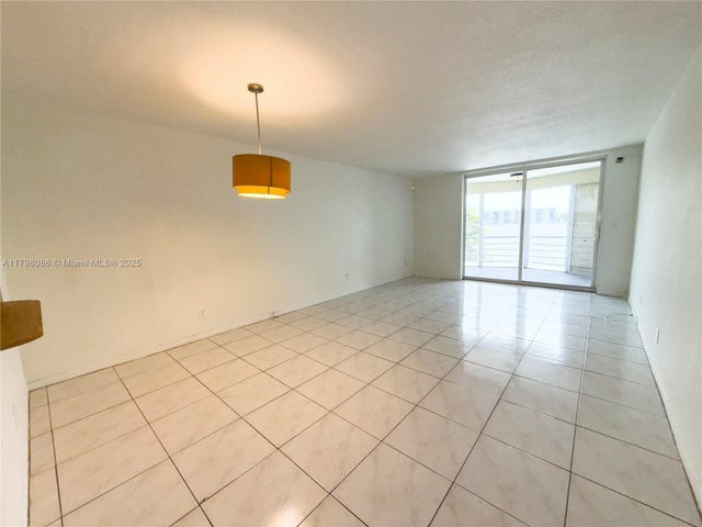 4 of 12 - 1100 Ne 191st St 25e, Miami, FL