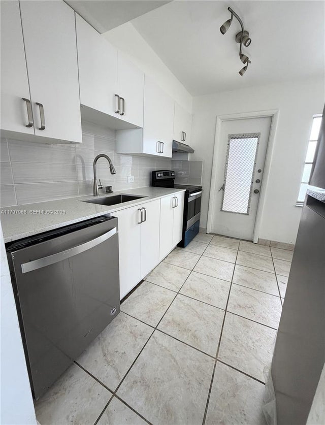 3 of 16 - 1075 93rd St 404, Bay Harbor Islands, FL