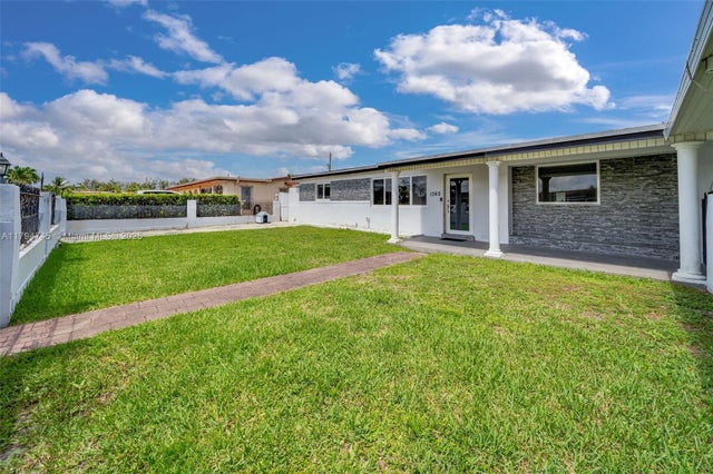 1360 W 4th Ln, Hialeah