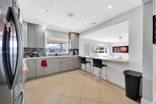 3 of 33 - 1360 W 4th Ln, Hialeah, FL