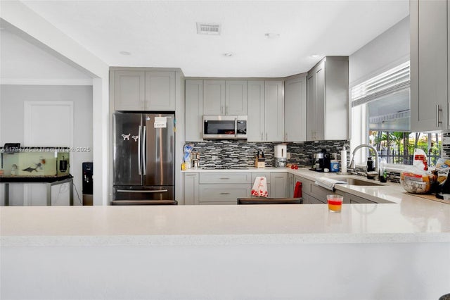 5 of 33 - 1360 W 4th Ln, Hialeah, FL