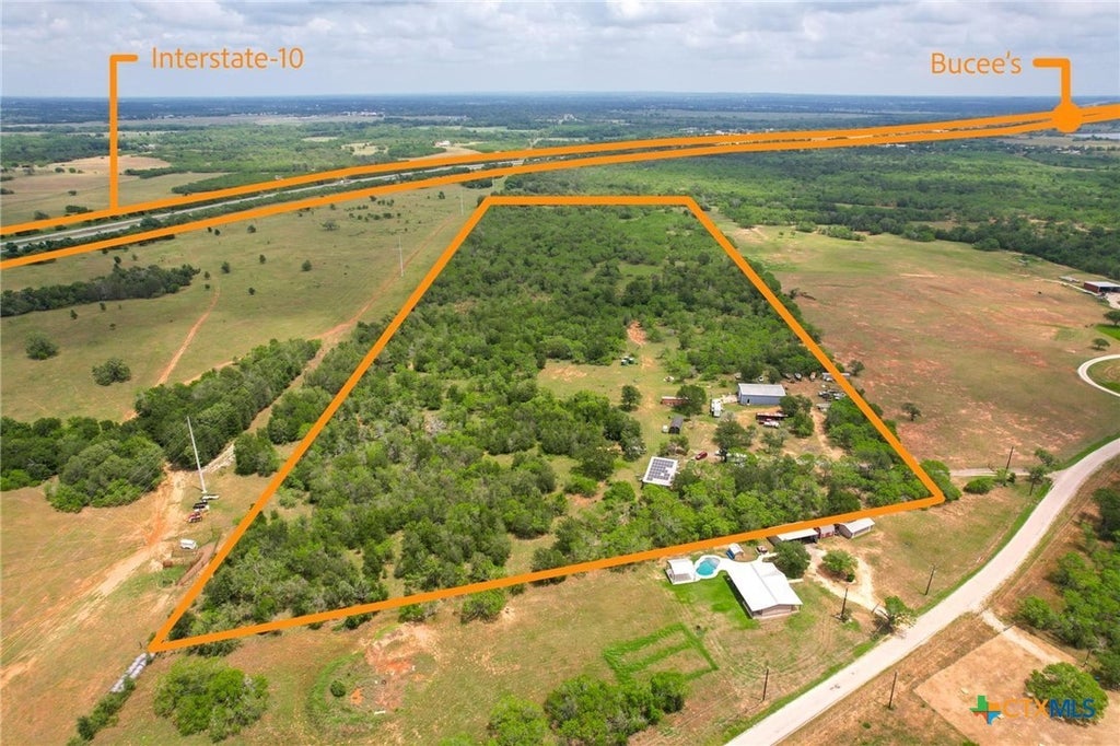 1240 Kelly Road, Luling