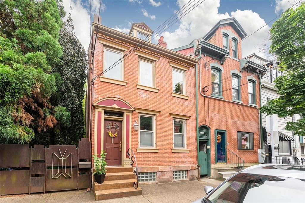 2220 Sarah Street, South Side