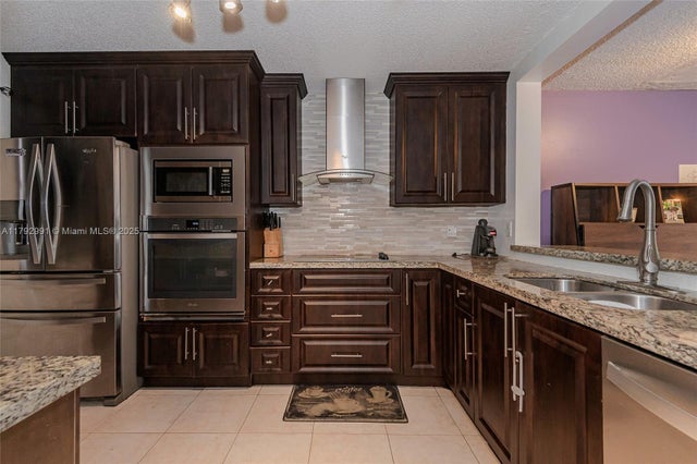 11733 Nw 11th St, Pembroke Pines