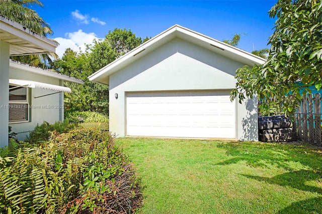 2 of 33 - 602 S Caloosahatchee Ave, Jupiter, FL