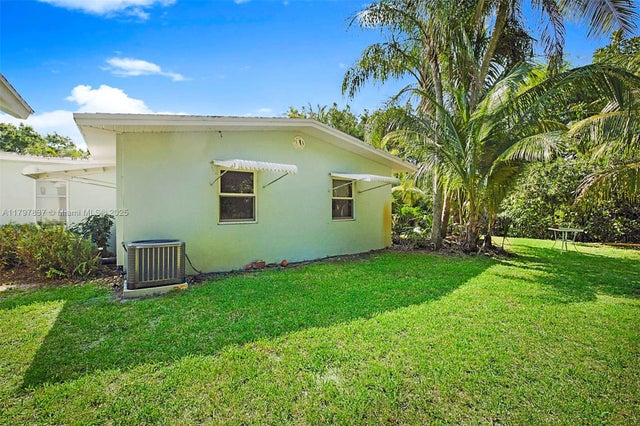 3 of 33 - 602 S Caloosahatchee Ave, Jupiter, FL