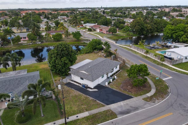 2 of 38 - 3531 Nw 26th St, Lauderdale Lakes, FL