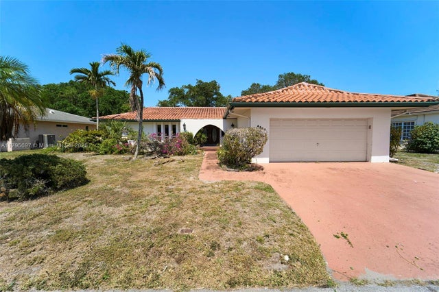 1 of 36 - 4508 King Palm Dr, Tamarac, FL