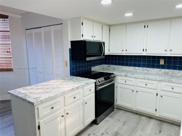 1 of 11 - 9501 Seagrape Dr 101, Davie, FL