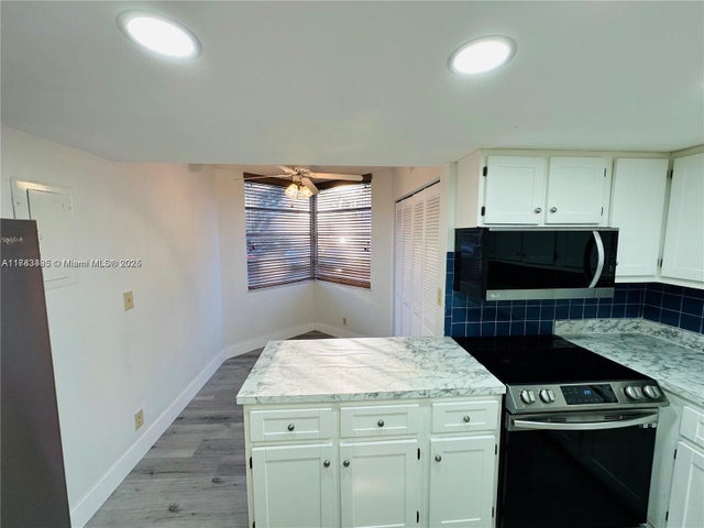 3 of 11 - 9501 Seagrape Dr 101, Davie, FL