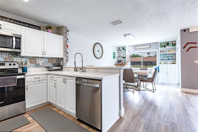 4 of 38 - 216 Nw 118th Dr, Coral Springs, FL