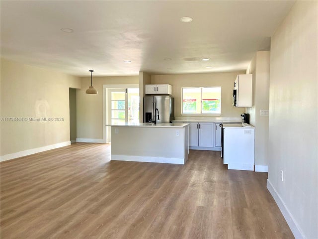 3 of 17 - 1300 Waite Dr., Fort Myers, FL