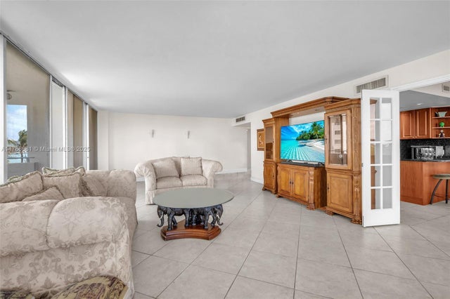 2 of 54 - 11 Island Ave 512, Miami Beach, FL