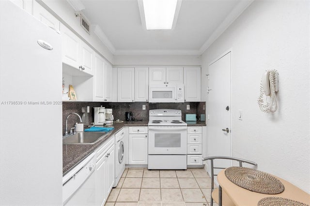 5 of 15 - 2501 S Ocean Dr 1618, Hollywood, FL