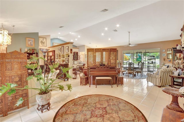 4 of 38 - 95 E Westwood Cir E, West Palm Beach, FL