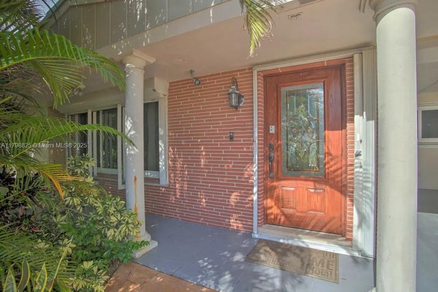 3 of 33 - 5111 Ne 15th Ave, Fort Lauderdale, FL