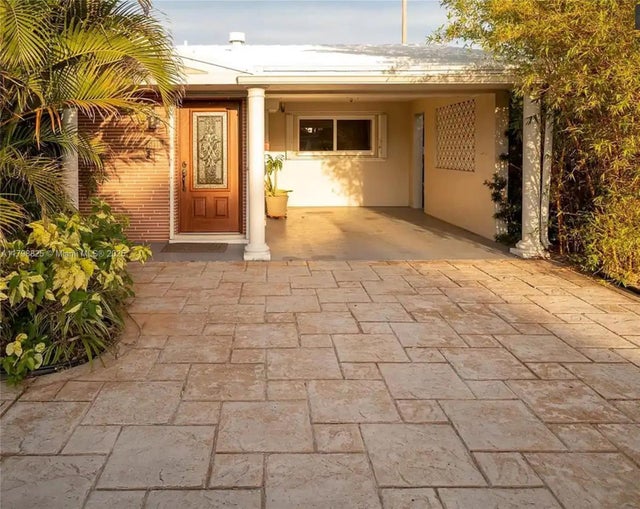 4 of 33 - 5111 Ne 15th Ave, Fort Lauderdale, FL