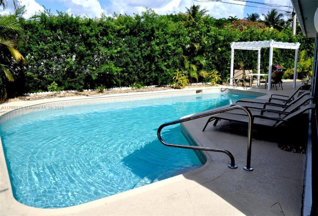5 of 33 - 5111 Ne 15th Ave, Fort Lauderdale, FL