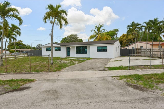 2 of 27 - 4260 Nw 172nd Dr, Miami Gardens, FL