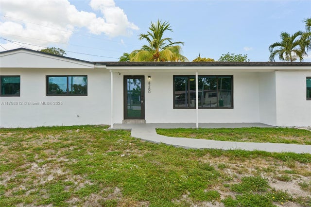 4 of 27 - 4260 Nw 172nd Dr, Miami Gardens, FL