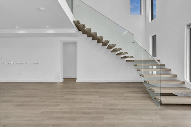 5 of 39 - 10755 Sw 52nd Ter, Miami, FL