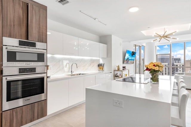 4 of 38 - 851 Ne 1st Ave 4011, Miami, FL
