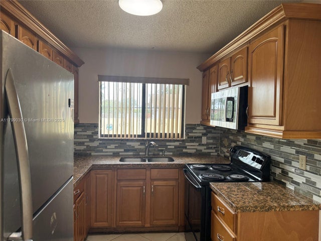 3 of 13 - 5154 Nw 194th Ln, Miami Gardens, FL