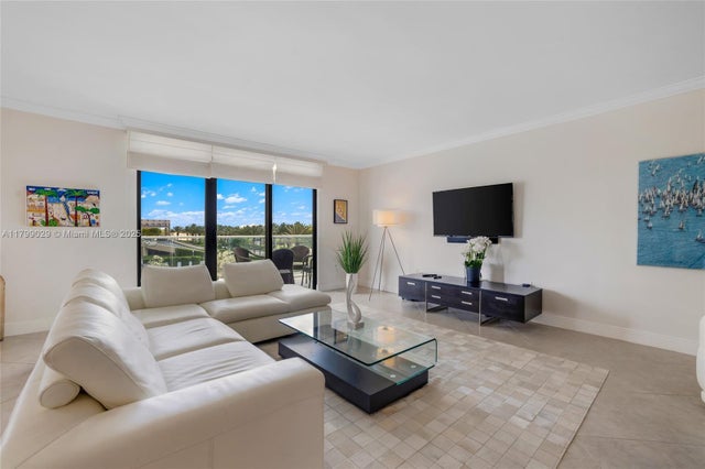 4 of 32 - 9801 Collins Ave 5s, Bal Harbour, FL