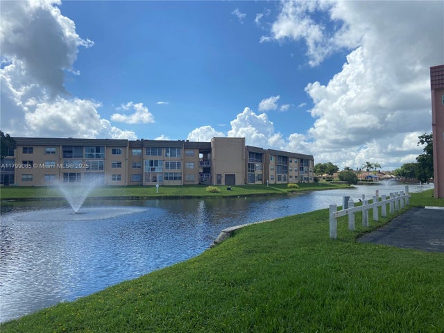 2 of 25 - 9581 Sunrise Lakes Blvd 202, Sunrise, FL