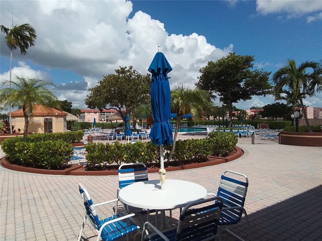 4 of 25 - 9581 Sunrise Lakes Blvd 202, Sunrise, FL