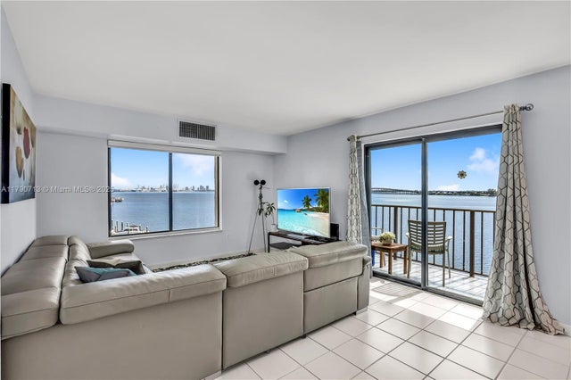 2 of 30 - 2201 Brickell Ave 77, Miami, FL