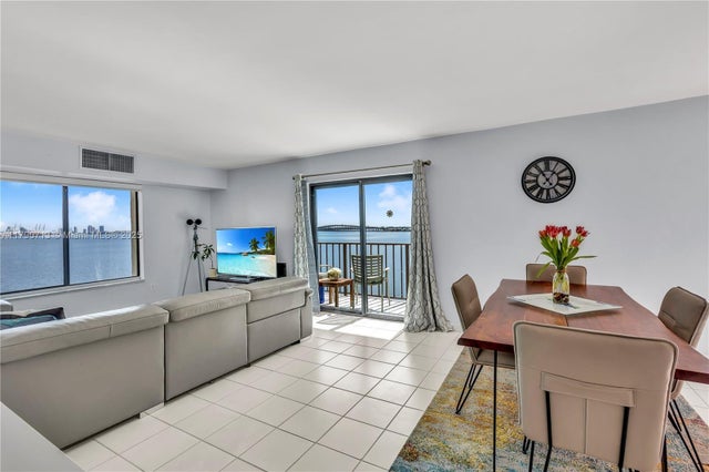 4 of 30 - 2201 Brickell Ave 77, Miami, FL