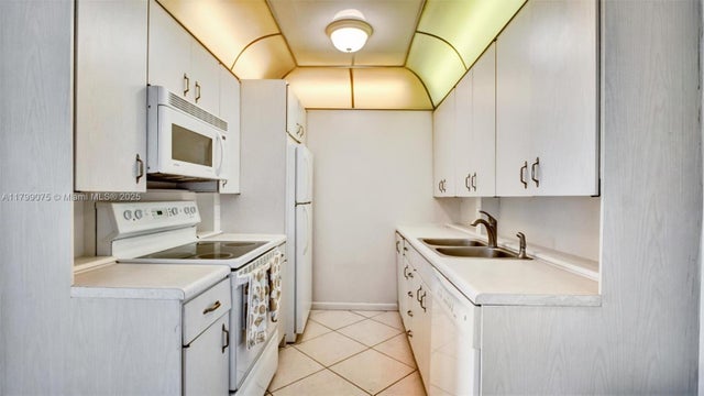 2 of 42 - 3087 Newport S 3087, Deerfield Beach, FL