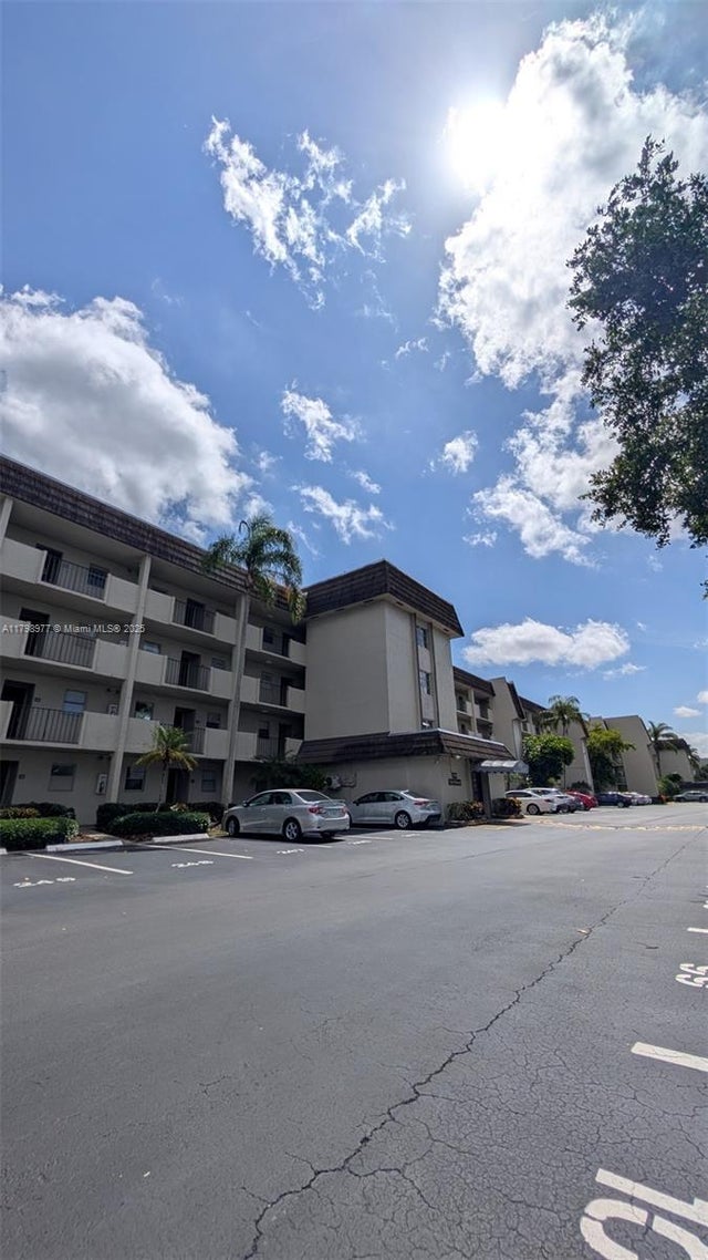 2 of 31 - 6080 Nw 44th St 305, Lauderhill, FL