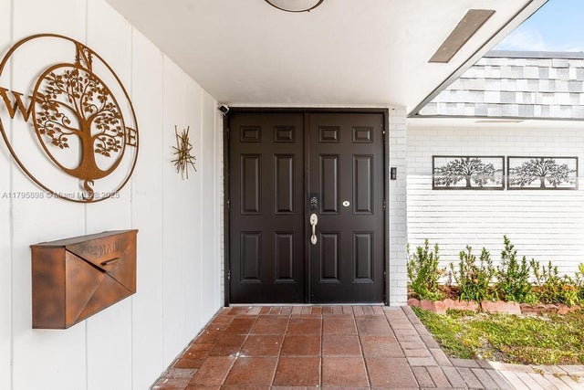 2 of 60 - 5715 Bayberry Ln, Tamarac, FL