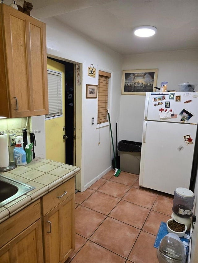 5 of 16 - 2415 Garfield St, Hollywood, FL