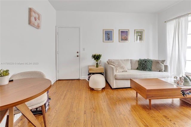 3 of 9 - 530 15th St 201, Miami Beach, FL