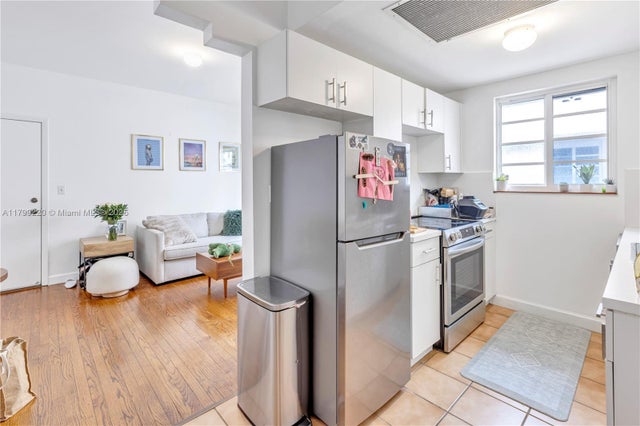 4 of 9 - 530 15th St 201, Miami Beach, FL