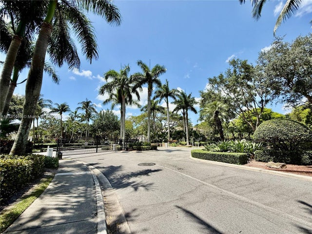 4 of 68 - 4855 Palmbrooke Cir, West Palm Beach, FL
