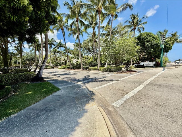 5 of 68 - 4855 Palmbrooke Cir, West Palm Beach, FL