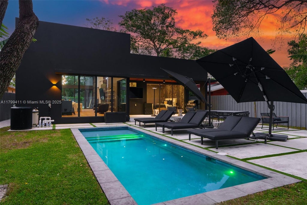 400 Nw 49th St, Miami