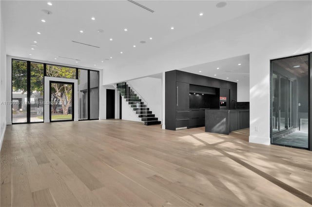 2 of 42 - 30 Ne 50th St, Miami, FL